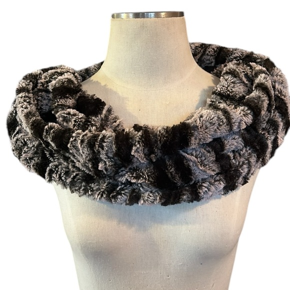 Black/Gray Animal Print Faux Fur Infinity Style🧣Scarf - Picture 3 of 7